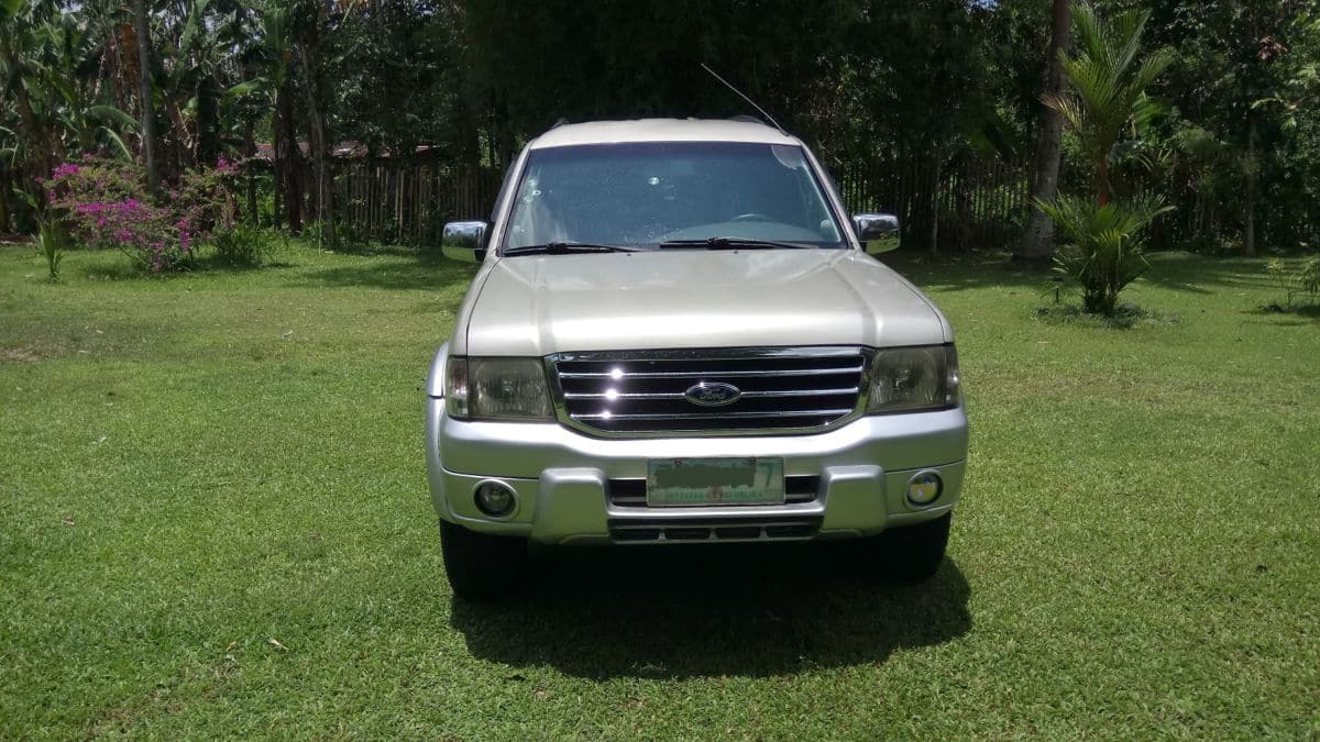 2006 Ford Everest - Front View - Automobilico
