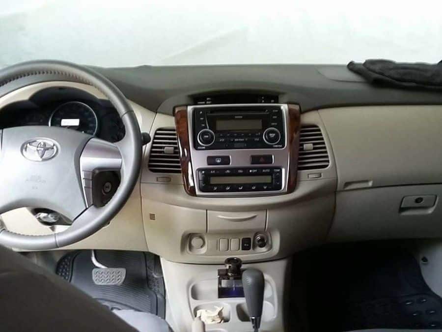 2015 Toyota Innova G - Interior Front View