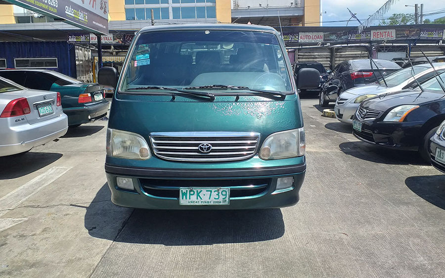 2002 Toyota Hi ace commuter - Front View