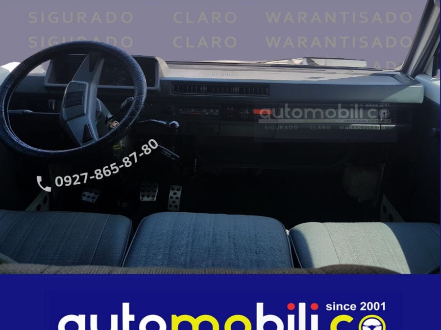 2016 Mitsubishi L300 - Interior Front View