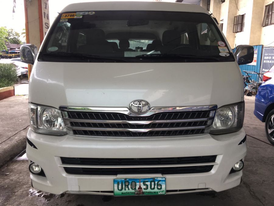 2013 Toyota Grand Hiace - Front View