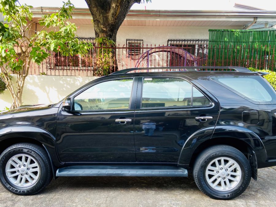 2013 Toyota Fortuner 4x2 - Left View