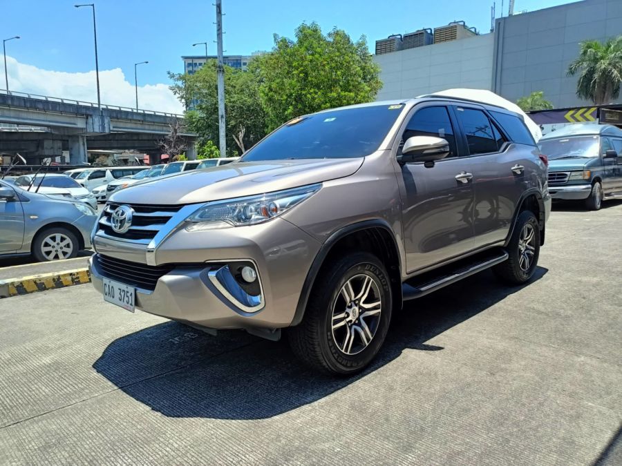 2019 Toyota fortuner G - Right View