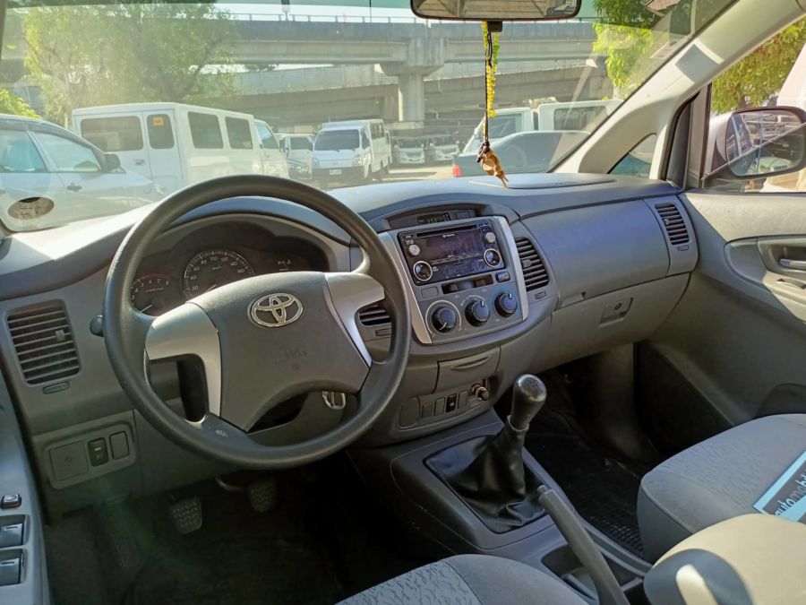 2015 Toyota Innova E - Interior Front View