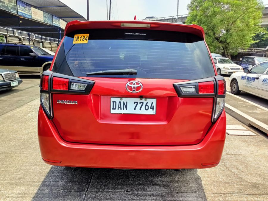 2019 Toyota Innova E - Right View