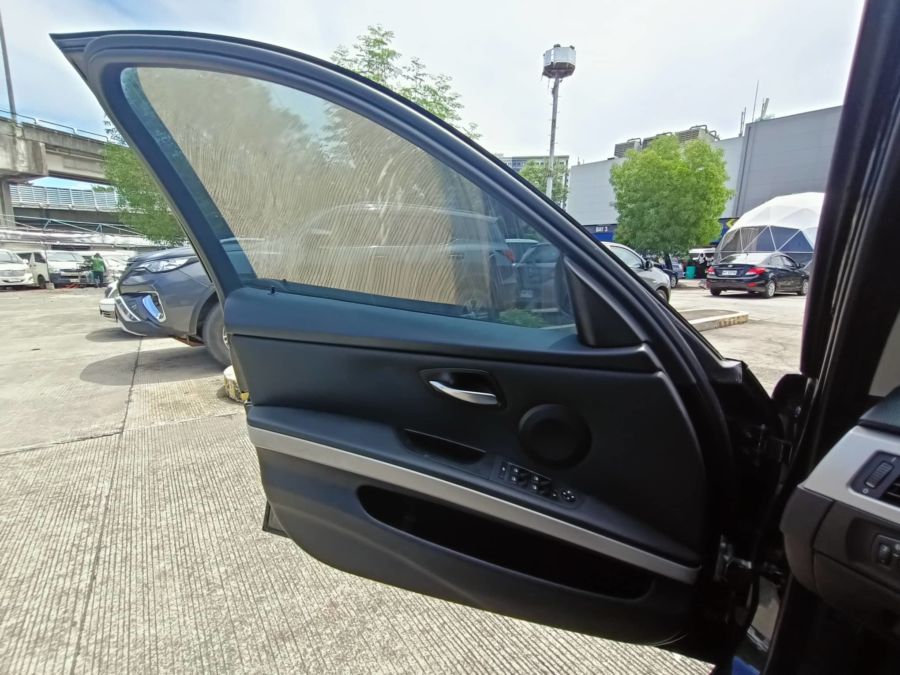 2010 BMW 318i - Interior Rear View