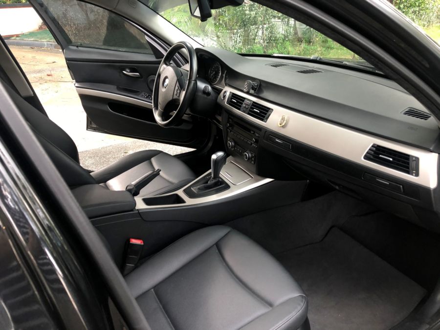 2010 BMW 318i - Interior Rear View