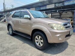 2006 Toyota Fortuner G - Front View