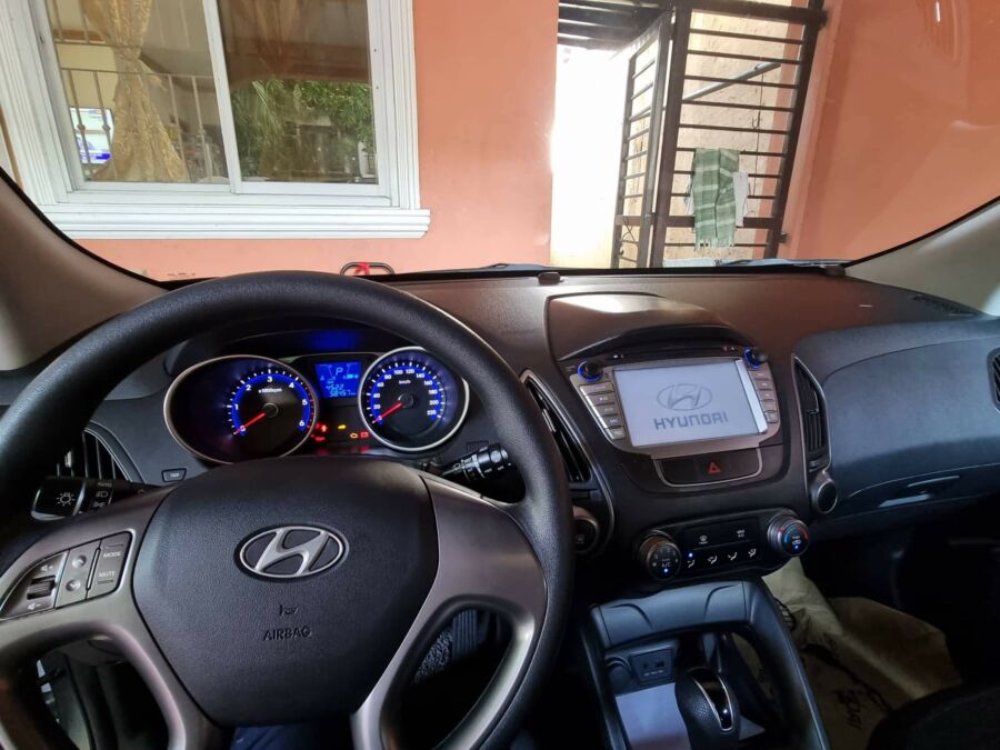 2014 Hyundai Tucson CRDi - Interior Front View