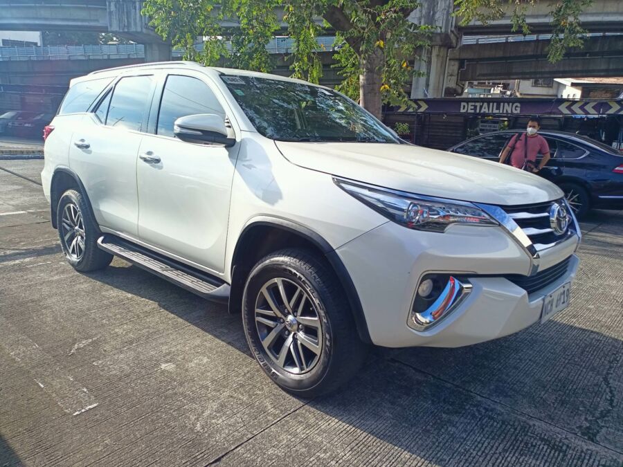2016 Toyota Fortuner V 4x2 - Front View
