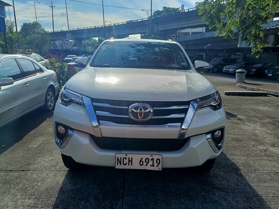 2016 Toyota Fortuner V 4x2 - Right View