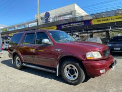 2002 Ford Expedition - Front View