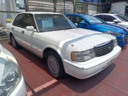 1992 Toyota Crown - Front View