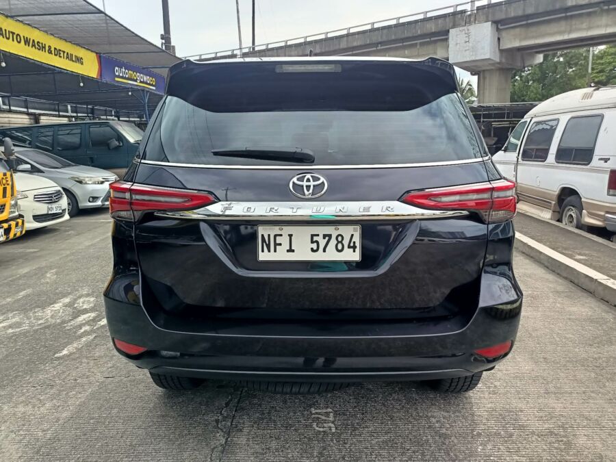 2022 Toyota Fortuner Q - Right View