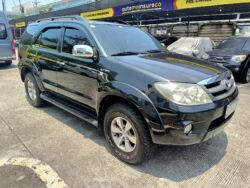 2005 Toyota Fortuner G - Front View